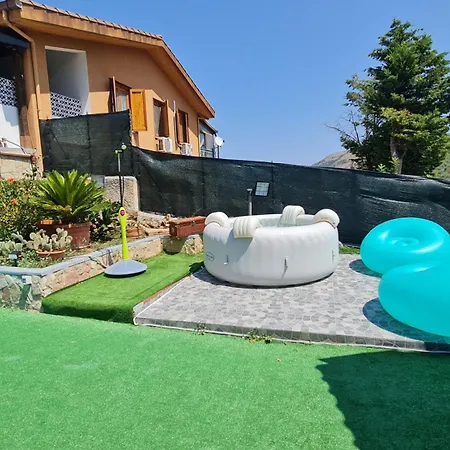 Holiday home Golden Hill *